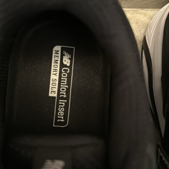 New Balance 460v3 running sneaker; black; excellent condition - Picture 2 of 5